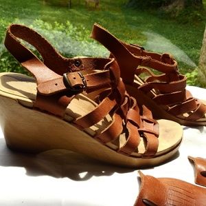 No.6 wedge gladiator clogs
